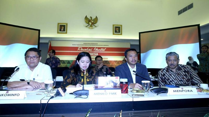 Menko Bidang PMK Puan Maharani dan Menpora Imam Nahrawi saat rapat koordinasi tingkat menteri terkait persiapan Pelaksana TAFISA World Games 2016 di Ruang Sidang Utama Kemenko Bidang PMK, Jakarta%2 Copyright: &copy; infokemenpora